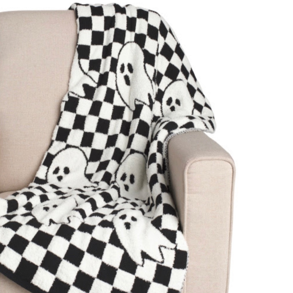 NEW NWT Spooky Night Black White Checkered Ghost Throw Blanket 50x70 New Tiktok
